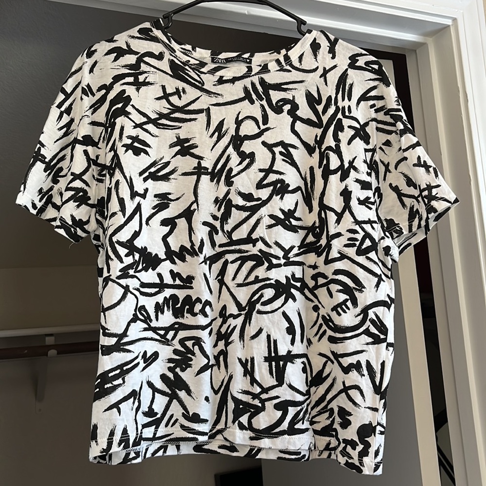 Brand new abstract Zara t-shirt